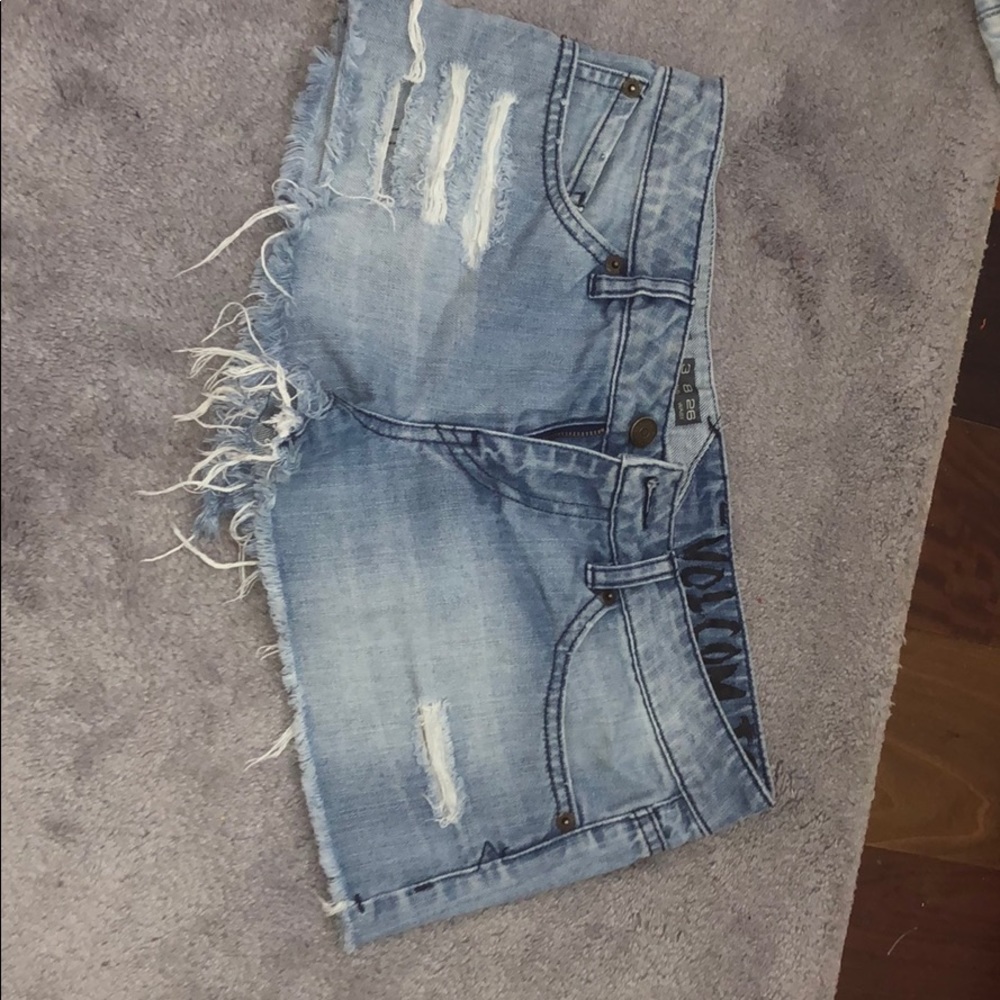 size 3/ waist 26 volcom jean shorts